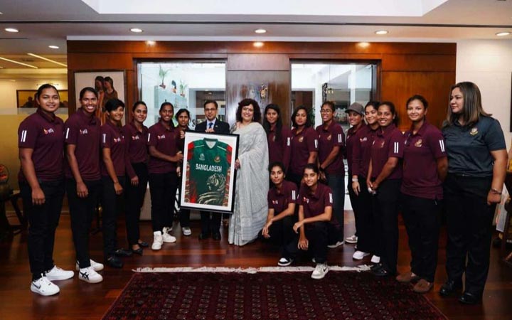 বাংলাদেশ নারী ক্রিকেট দলকে ভারতীয় হাইকমিশনারের সংবর্ধনা